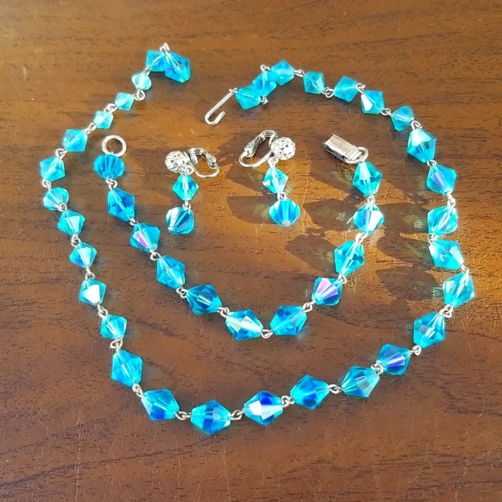 Vintage Faceted Blue Lucite Necklace, Bracelet and Earrings